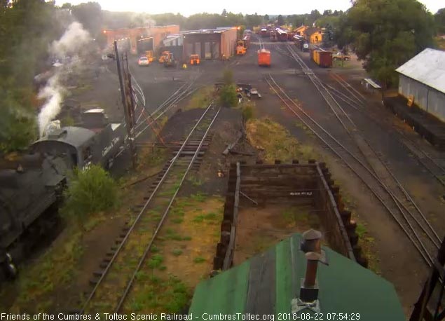 2018-08-22 The hostlers have brought 487 out and are cleaning it at the pit.jpg