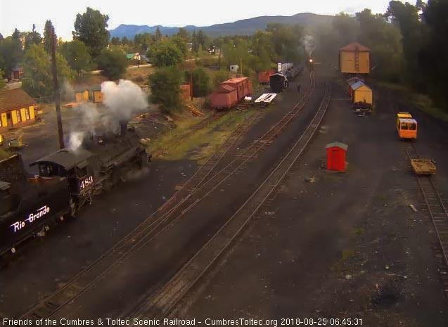 2018-08-25 The loader starts filling the tender of 483 as 484 is ready to back down the main.jpg