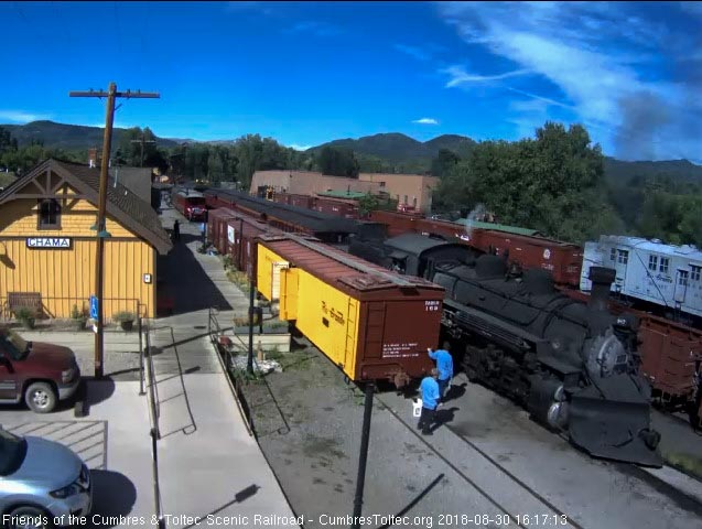 2018-08-30 The 487 is down to a crawl as it readies to stop.jpg