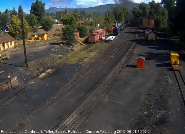 2018-09-01 The last cars are headed into the curve as they leave Chama.jpg