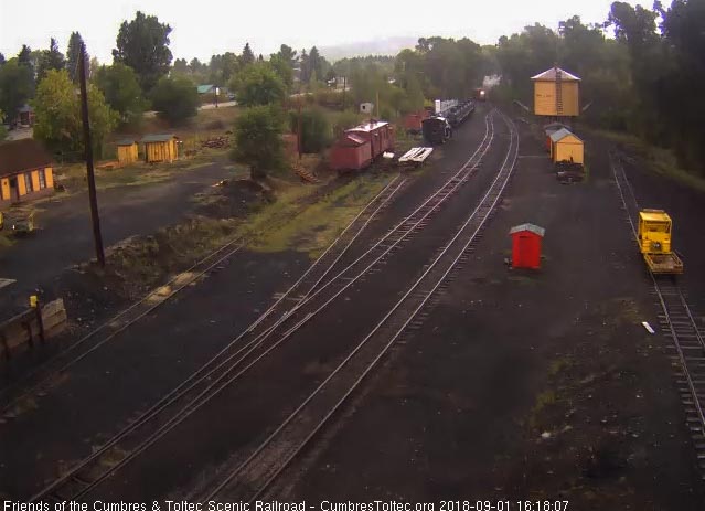 2018-09-01 The 484 arrives in a wet Chama with a 9 car train 215.jpg