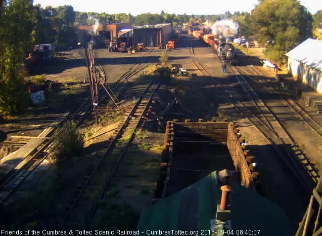 2018-09-04 The 488 is now shovinig the consist back onto the bypass track.jpg