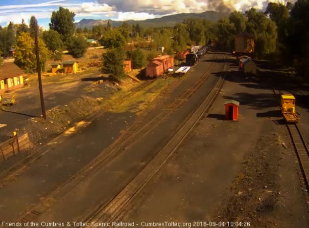 2018-09-04 The last cars of the train round the curve headed east.jpg