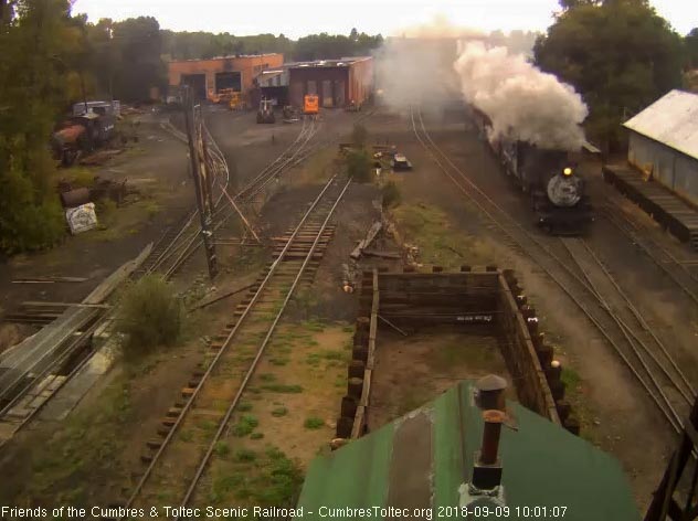2018-09 The 484 comes up to the tipple as the smoke hangs rigth on the train.jpg