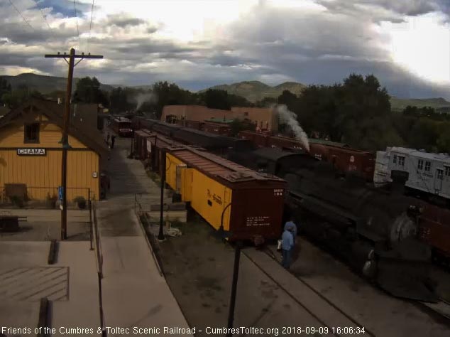 2018-09 The 487 is slowing for its stop.jpg
