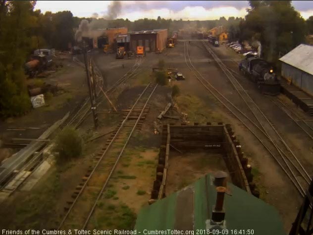 2018-09 After coming back from the wye, 487 is headed into the depot track.jpg