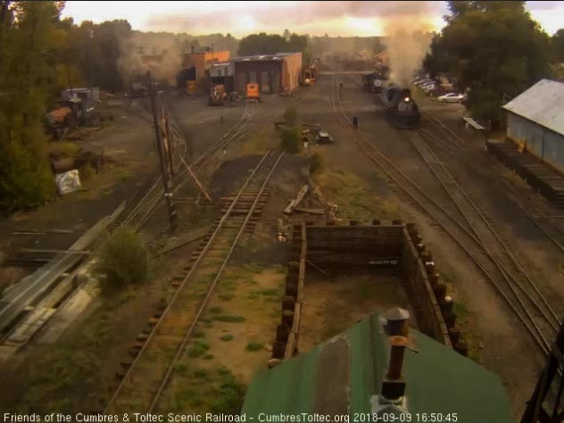 2018-09 The 315 is now on the connection track as 487 moves away.jpg