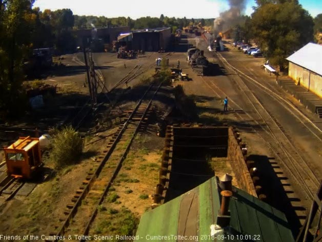 2018-09-10 The 489 is getting its 7 car train underway.jpg
