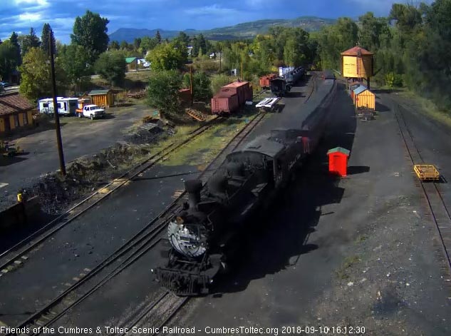 2018-09-10 Approaching the tipple, 484 leads its 7 car train.jpg