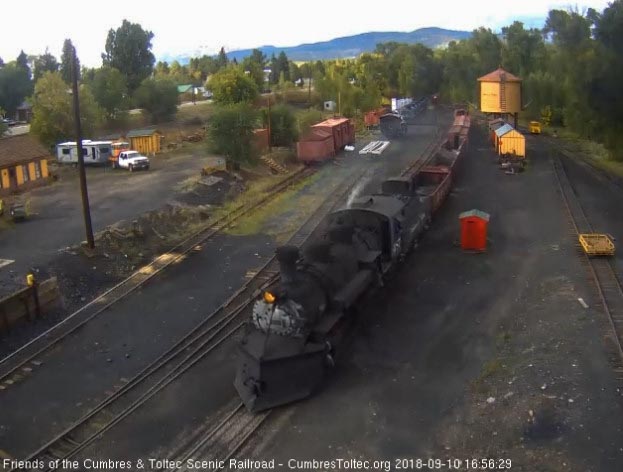 2018-09-10 The 487 is up to the tipple as we see the speeder escort following.jpg