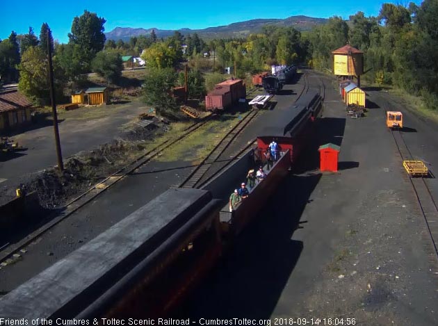 2018-09-14 A few passengers still enjoying the open gon.jpg