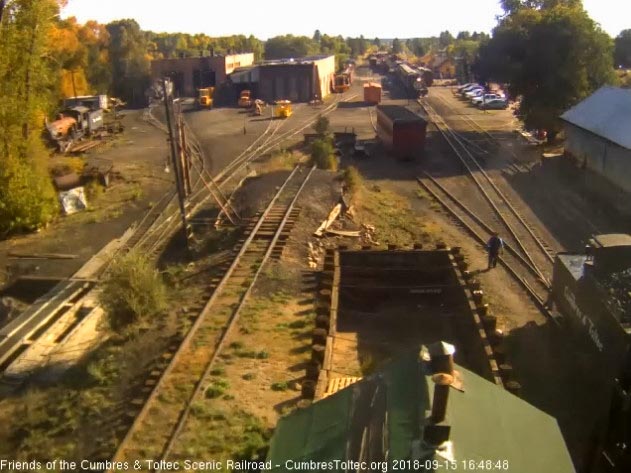 2018-09-15 The 489 has coupled onto the dinner train and pulled it forward as the 488 gets sand.jpg