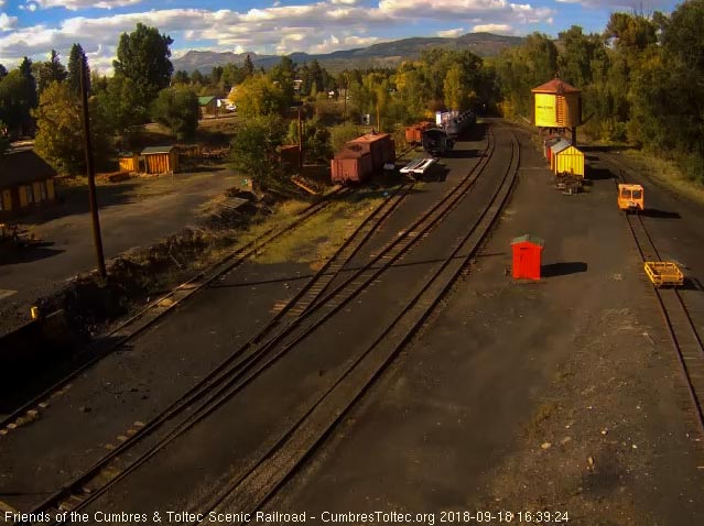 2018-09-18 The 488 comes into Chama with a 10 car train 215.jpg