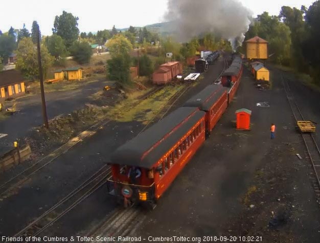 2018-09-20 The conductor is on the parlor platform waiting for the running brake test whistle.jpg