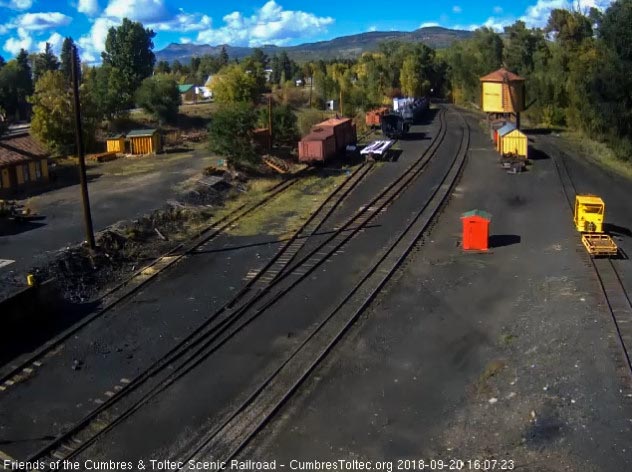 2018-09-20 The 484 comes into Chama with a 9 car train 215.jpg