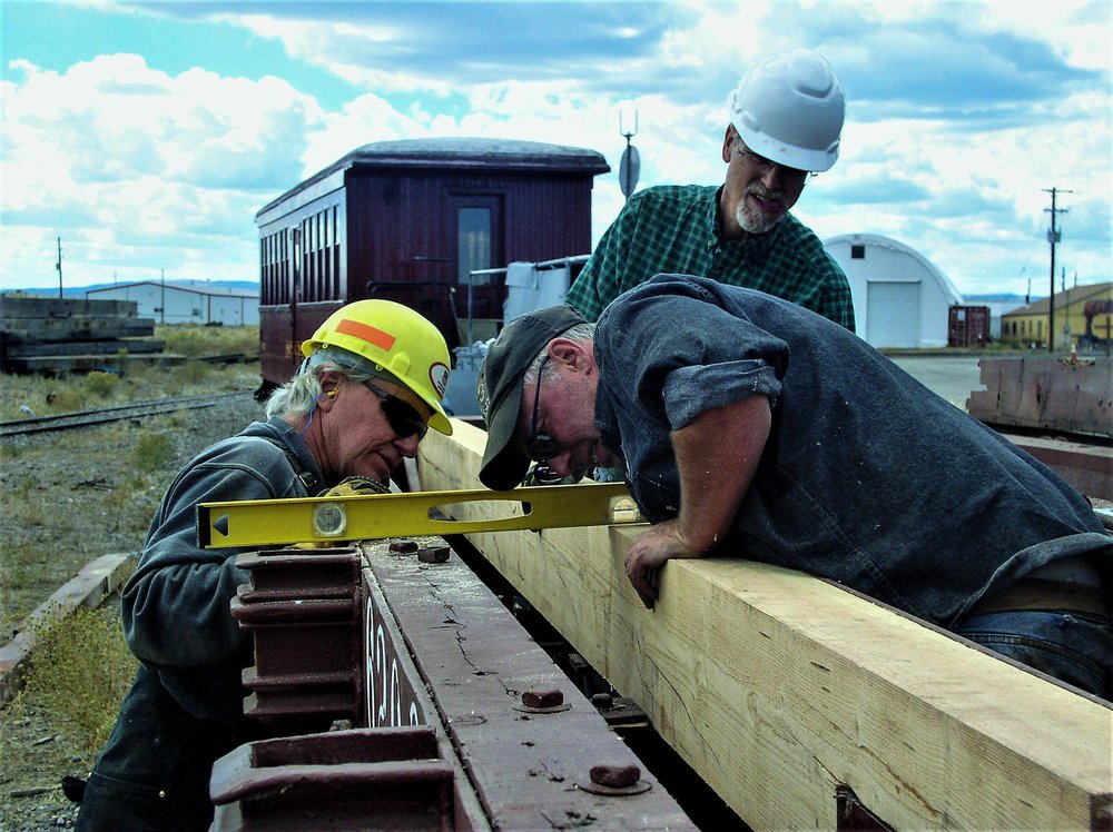 2018-09-25 Well I was correct yesterday, this is a flat car, 6200, these guys are working on here as they measure on a framing member.jpg