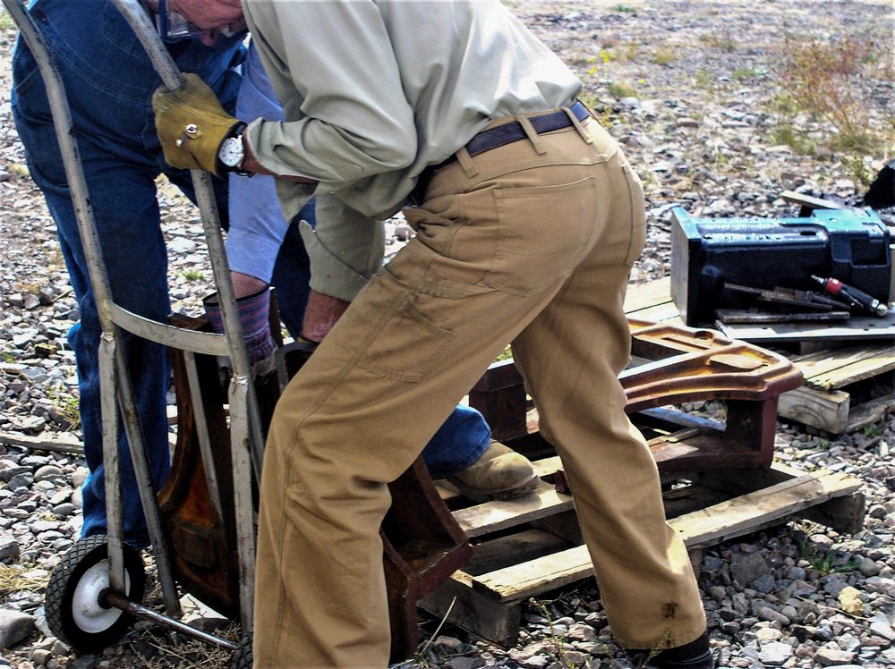 2018-09-25 Loading a coupler pocket onto a handtruck.jpg