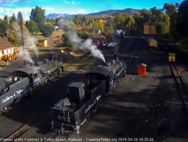 2018-09-26 The Goose heads into the turn as 487 is stopped to wait to get its turn at the coal dock.jpg