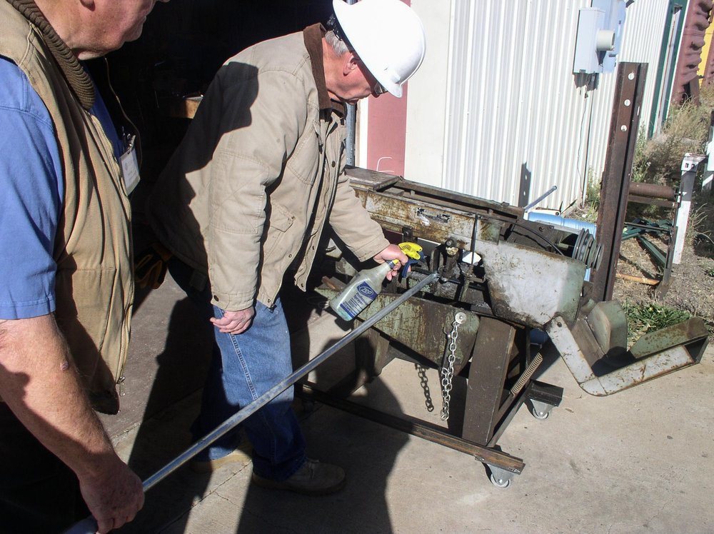 2018-09-26 Well, they are cutting or threading that rod as one member holds it and the other sprays oil on it.jpg