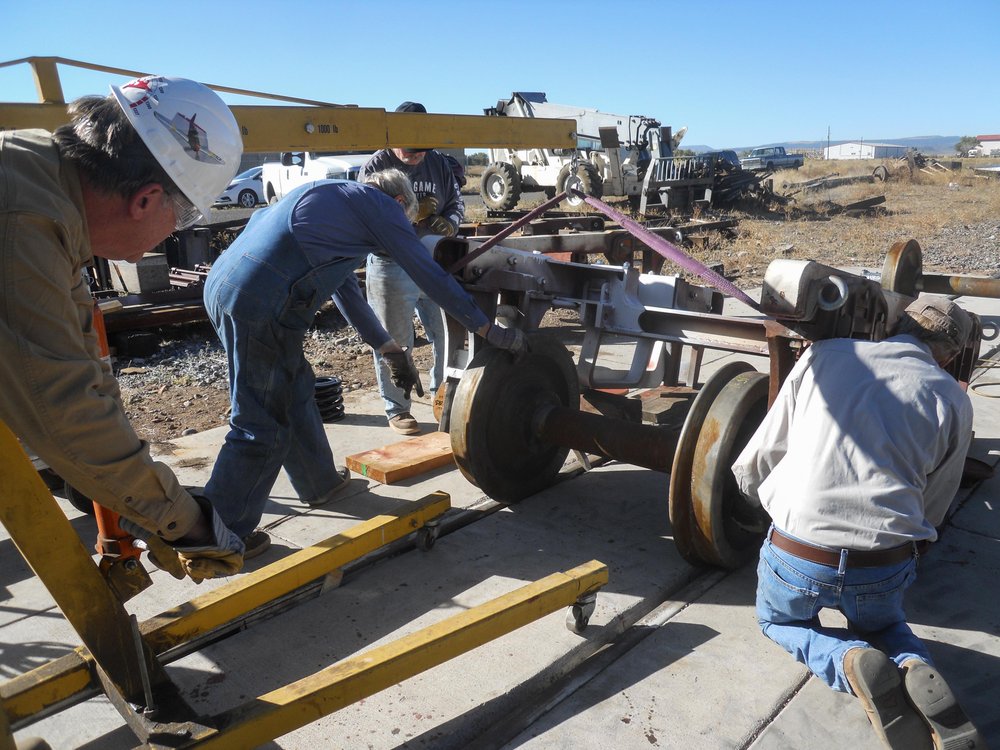 2018-09-27 Easing the frame down onto the wheel set.jpg