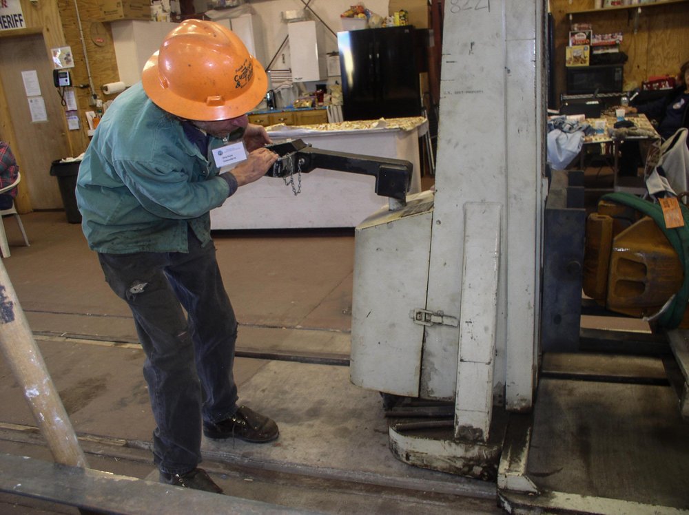 2018-09-27 A powered lift is being used to get the coupler placed on the Gramps car.jpg