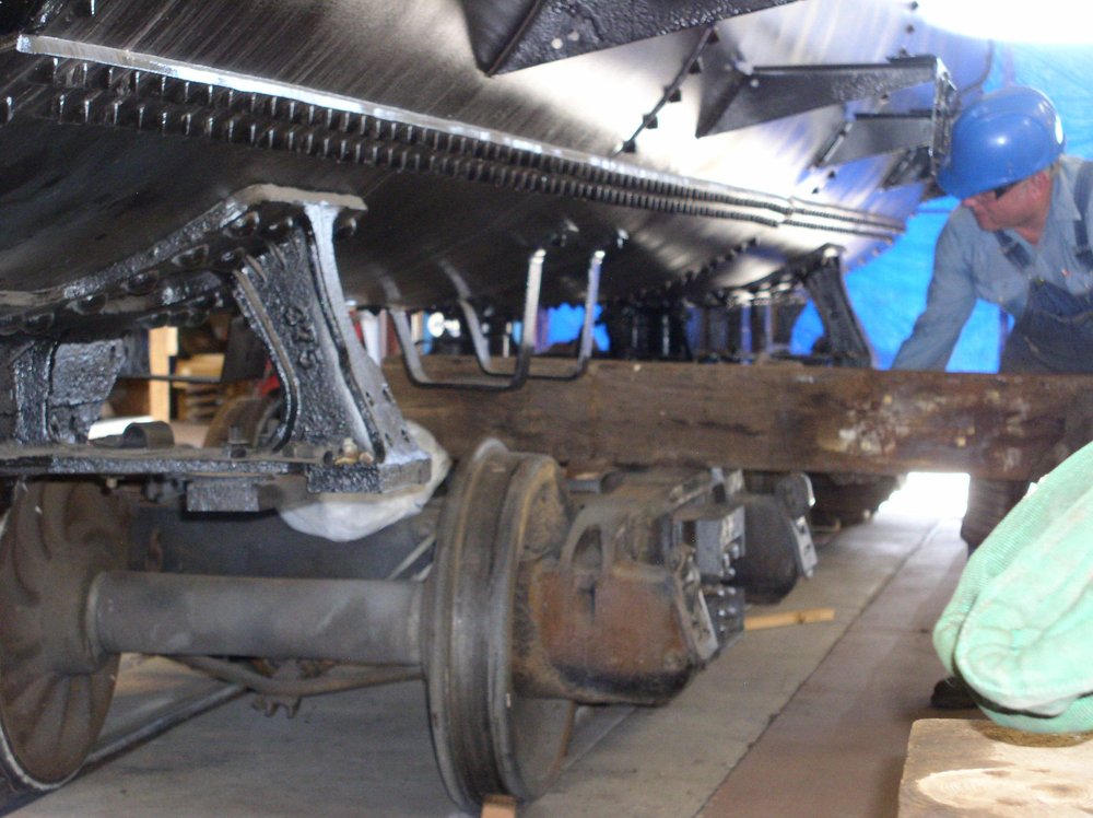 2018-09-27 Crew moving one of the trucks under the Gramps tank car.jpg