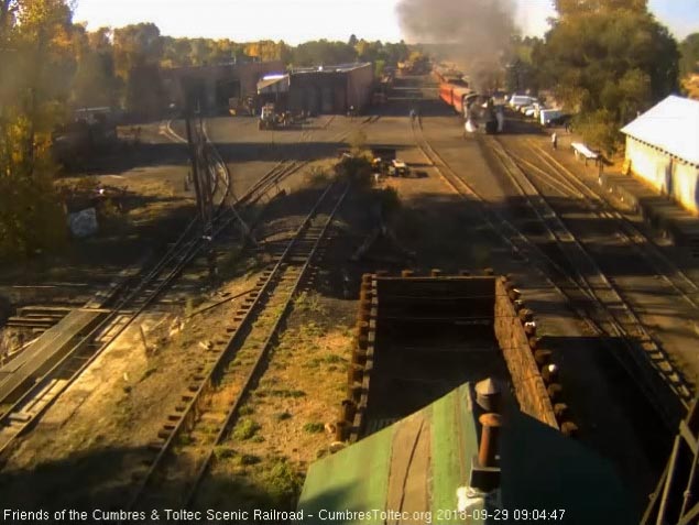 2018-09-29 The 489 has gone into south yard and come out with 2 more coaches for today.jpg