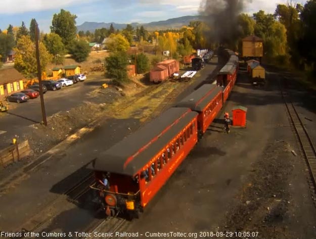 2018-09-29 The conductor is still on the platform of the New Mexico.jpg