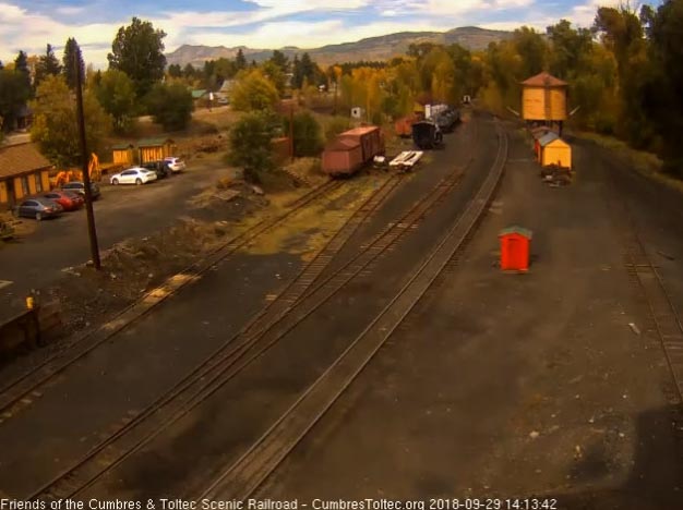 2018-09-29 The back stands out as it approaches the curve.jpg