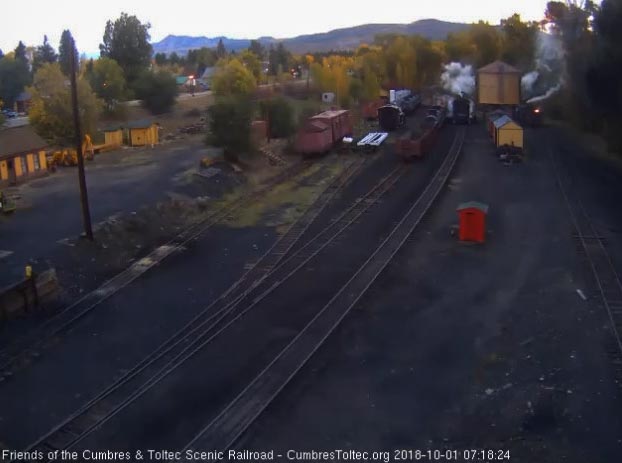 2018-10-01 The 315 is taking on water as the 484 washes the new coal on the main side.jpg