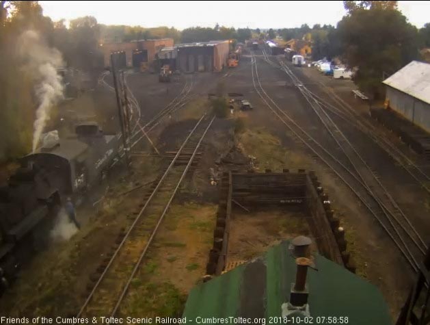 2018-10-02 We see one of the hostlers blowing out the ash from the pan.jpg