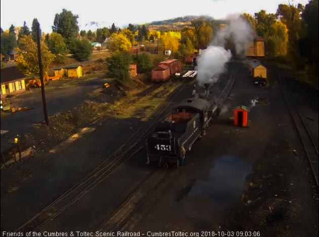 2018-10-03 The 463-453 backs toward the coal dock lead.jpg