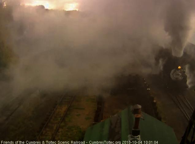 2018-10-03 The 484 is putting out quite a plume as it nears the tipple.jpg