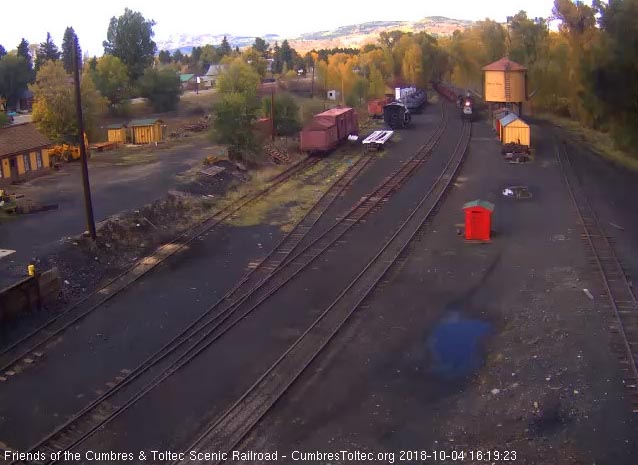 2018-10-03 The 463 is coming up to the tank.jpg