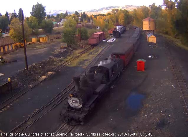 2018-10-03 The 463 approaches the tipple.jpg