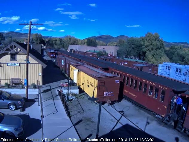 2018-10-05 The train has stopped at the 4th extra caoch.jpg