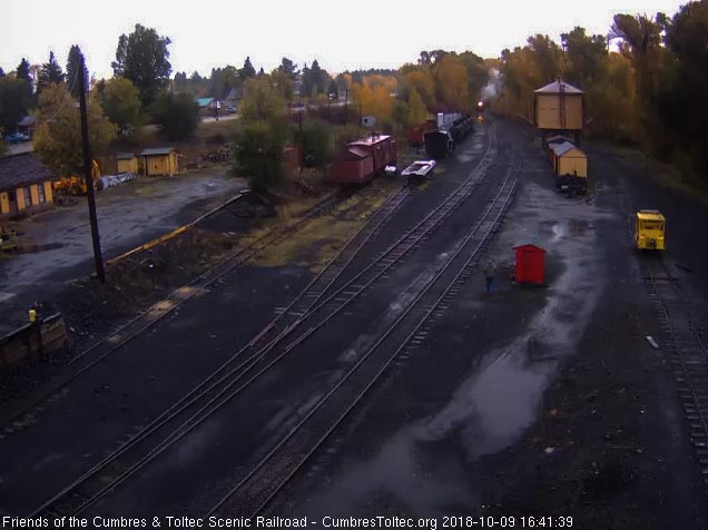 2018-10-09 The 487 comes into Chama with a 10 car train 215.jpg