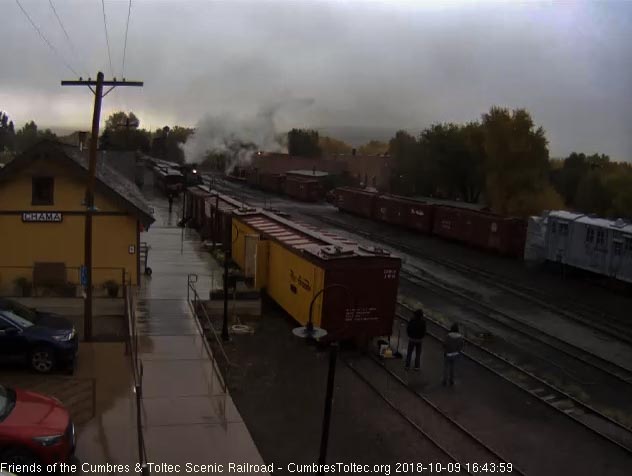 2018-10-09 The 487 is passing the display cars.jpg