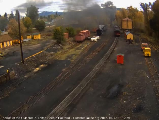2018-10-17 The parlor New Mexico is passing the tank as the 487 smokes it up.jpg