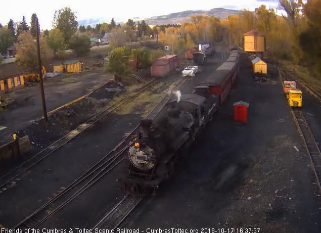2018-10-17 The 488 is up to the tipple and we can see the 2 extra coaches.jpg
