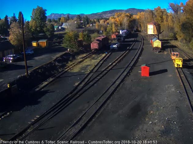 2018-10-20 The 484 comes into Chama with an 11 car train 215 on this penultimate day.jpg