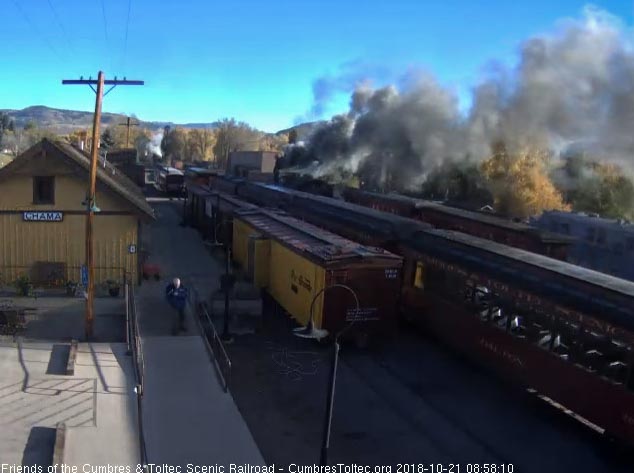 2018-10-21 The 488 has gone into south yard and comes out with the 2 extra coaches that were put there after 215 came in yesterday.jpg