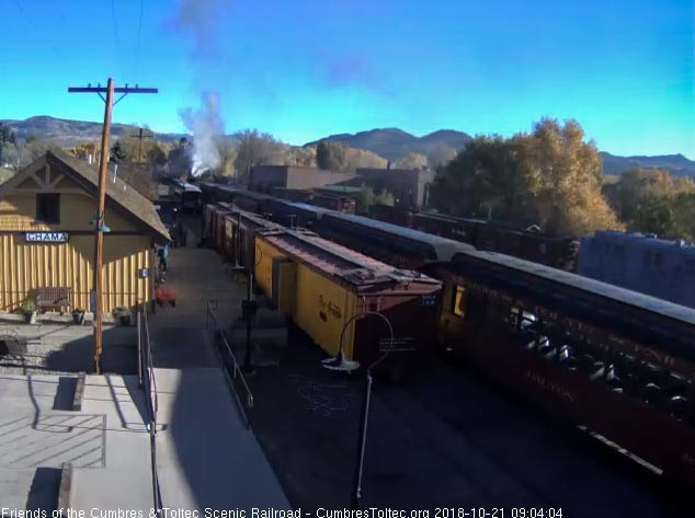 2018-10-21 The 488 has shoved the train together so we have an 11 car 216 to end the season.jpg