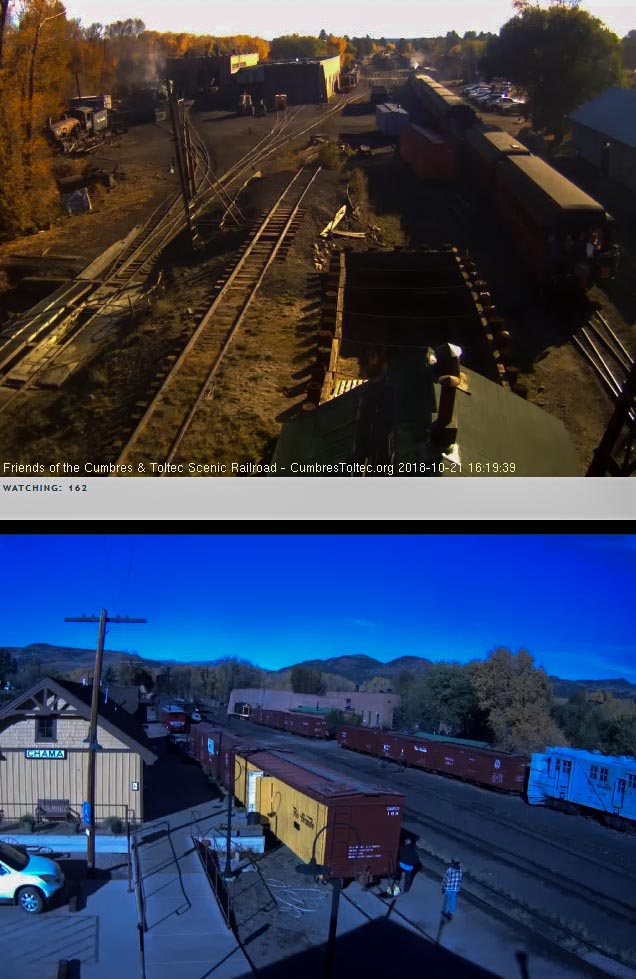 2018-10-21 The parlor Colorado is on the markers of the last train and its platform is also full.jpg