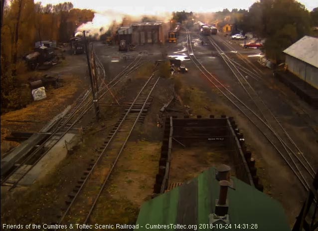 2018-10-24 The 484 is now parked on the east lead in front of the 463.jpg
