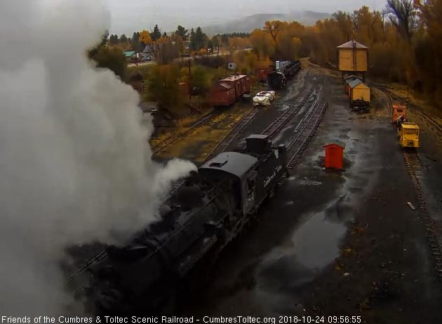 2018-10-24 Coming out from the tipple, we can see that the steam is really condencing and hanging.jpg