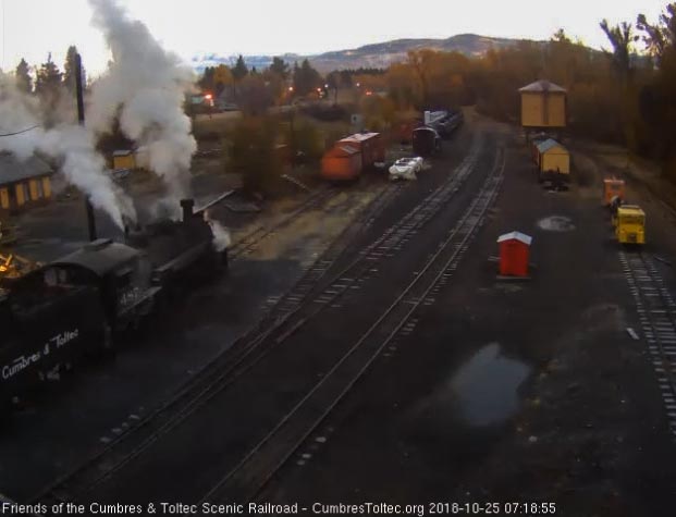2018-10-25 The 487 is now taking on coal for today's duty.jpg