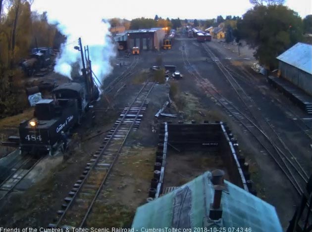 2018-10-25 The 484 now backs over the pit so it can start its prep.jpg