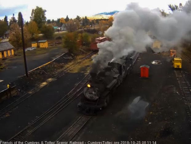 2018-10-25 The hostlers bring the 484 down the main.jpg