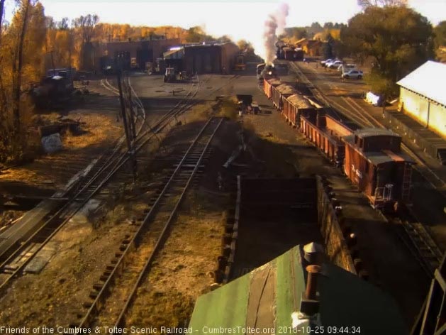 2018-10-25 As they take the main, we see all 3 hoppers full of ballast.jpg